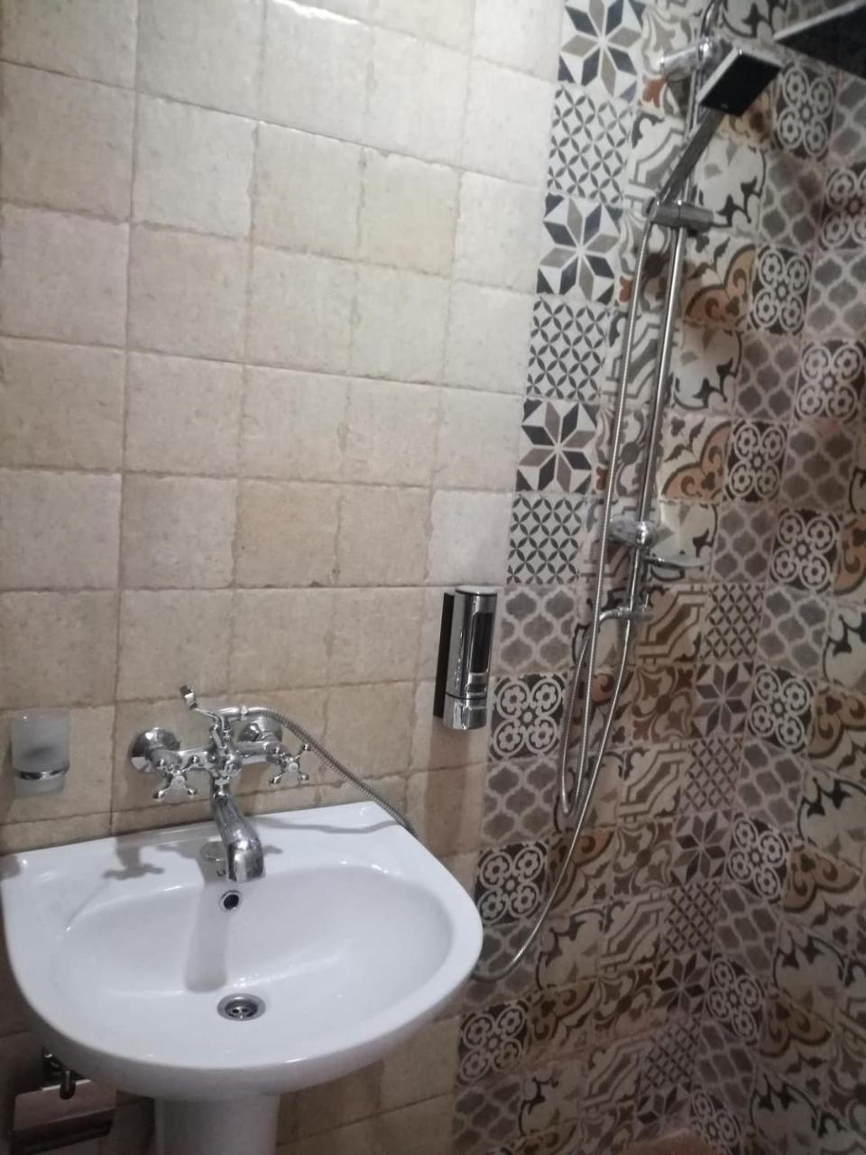 G32 Hotell Tbilisi Eksteriør bilde